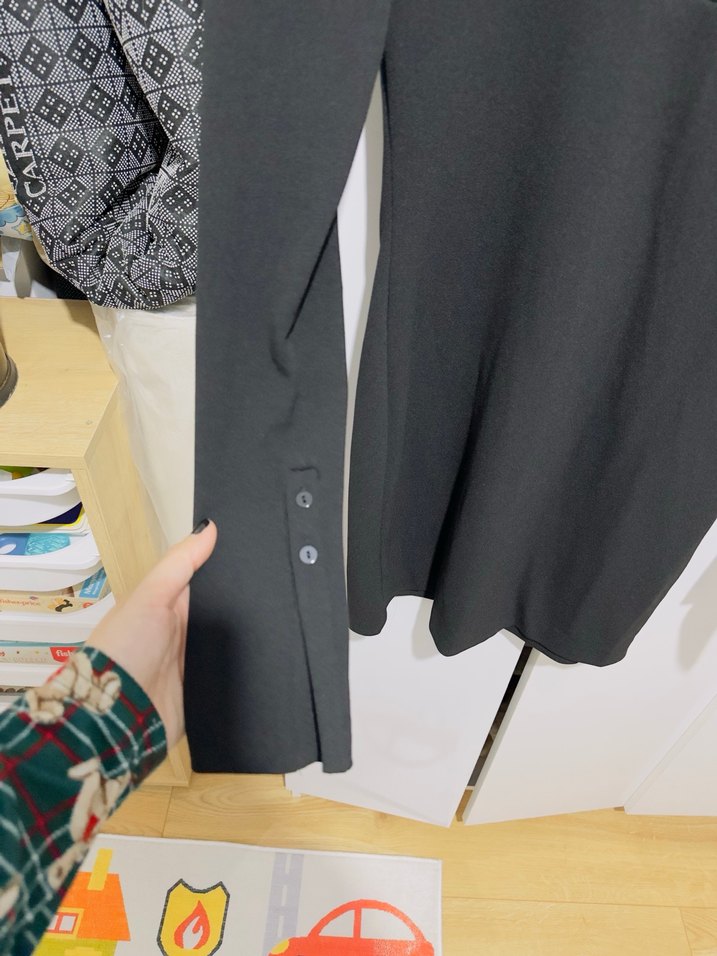 Siyah Düğmeli mini kol detaylı Kadın Elbise - Görsel 3