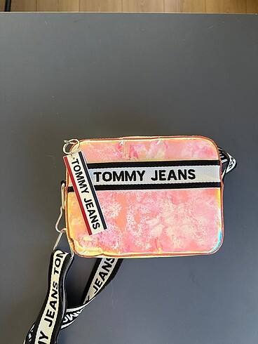Tommy hilfiger hologram çanta