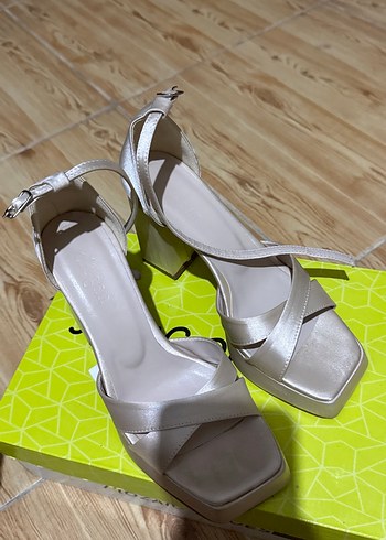 Saten krem rengi topuklu ayakkabı 11 cm - Görsel 4