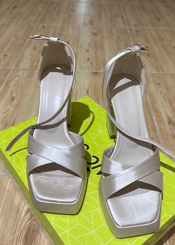Saten krem rengi topuklu ayakkabı 11 cm - Görsel 2