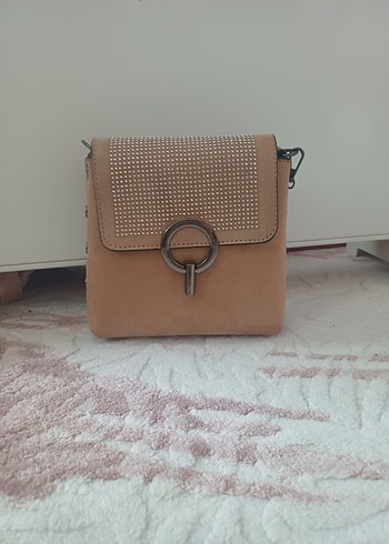 Zincir Detaylı Bej Süet Kadın Çanta - Görsel 2