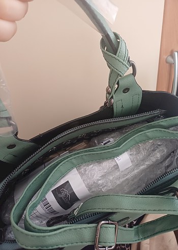 Yves Saint Laurent Yeşil Deri Püsküllü Parisian Çanta - Görsel 3