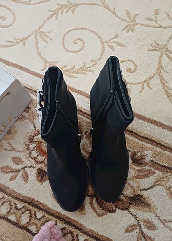 Siyah Süet Tokalı Kadın Topuklu Bot - Görsel 5