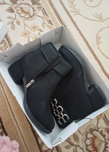 Siyah Süet Tokalı Kadın Topuklu Bot - Görsel 6