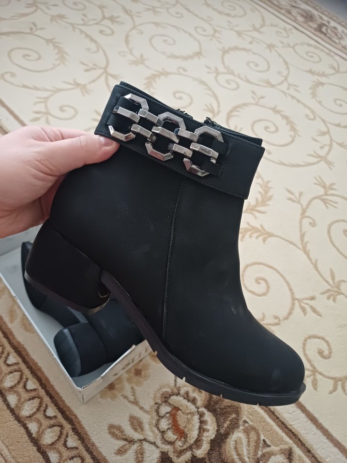 Siyah Süet Tokalı Kadın Topuklu Bot - Görsel 2