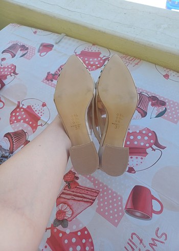 Zara Beyaz Puantiyeli Tokalı Topuklu Ayakkabı