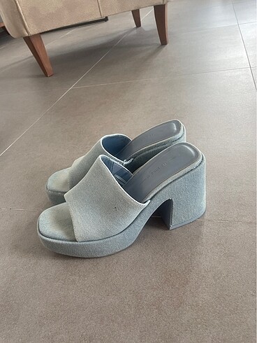 37 Beden mavi Renk Bershka Terlik