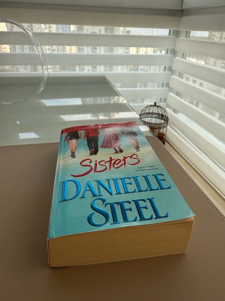 Sisters - Kitap - Görsel 2