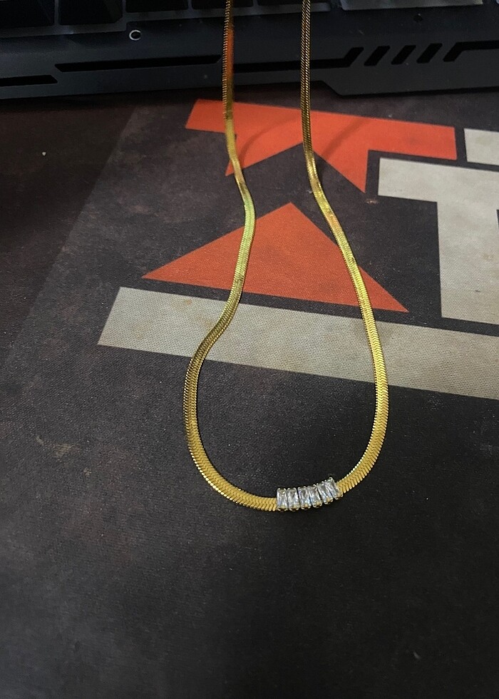 Paslanmaz çekik Altın kolye - Görsel 2