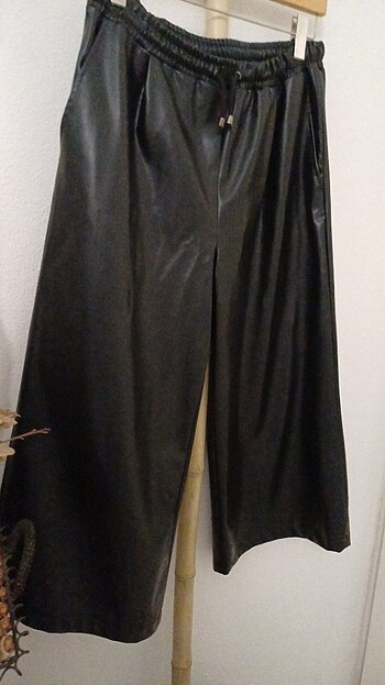 44 Beden siyah Renk Deri Tarzı Midi Pantalon