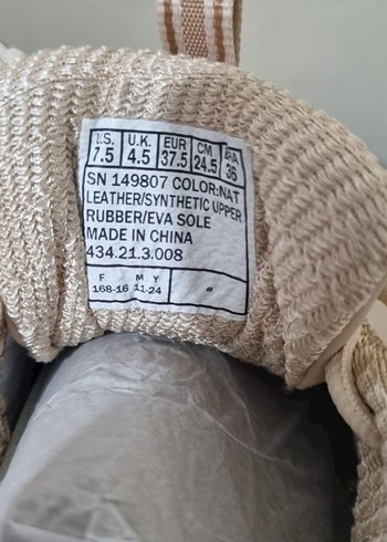 37,5 Beden ten rengi Renk Skechers nude 37 t orjinal etiketli bandrollu kutulu sıfır