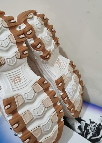 37,5 Beden Skechers nude 37 t orjinal etiketli bandrollu kutulu sıfır