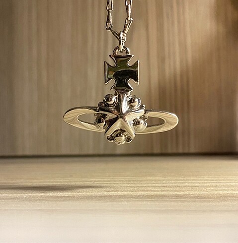 Beden Vivienne Westwood Star Kolye