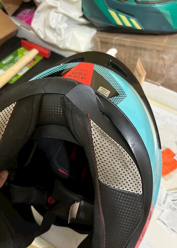 Tokalı Turkuaz Desenli Motosiklet Kaskı Vizör mekanizması bozuk - Görsel 7