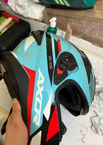 Tokalı Turkuaz Desenli Motosiklet Kaskı Vizör mekanizması bozuk - Görsel 3