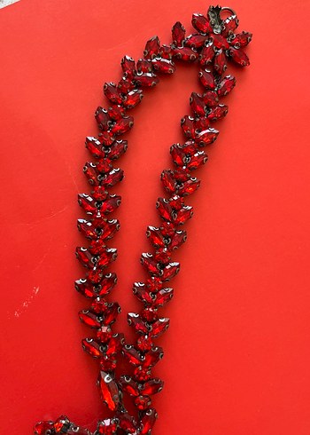 Kırmızı Payetli Kadın Vücut Zinciri - Görsel 3