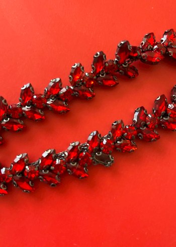 Kırmızı Payetli Kadın Vücut Zinciri - Görsel 5