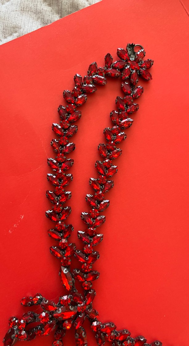 Kırmızı Payetli Kadın Vücut Zinciri - Görsel 3