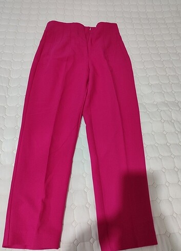 Pembe pantolon