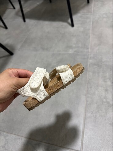 23 Beden Sandalet H&M