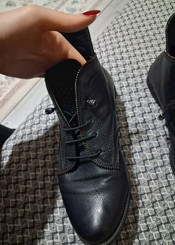 Kadın Siyah Deri Gotik Tokalı Bot - Görsel 3