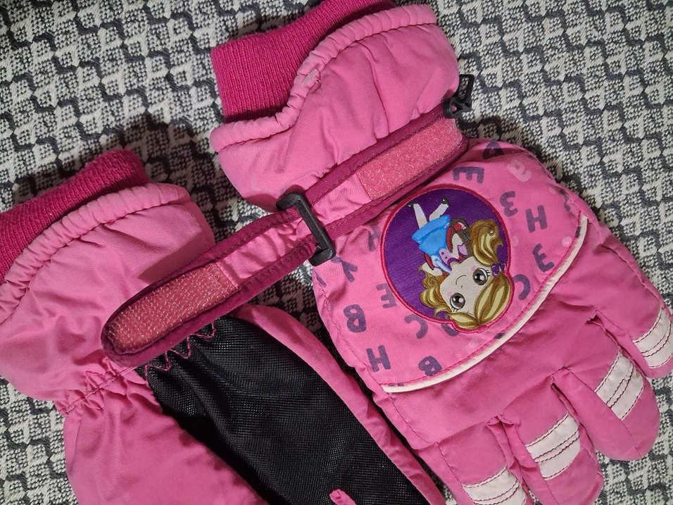 Kız Çocukları İçin Renkli Baskılı Pembe Kar Eldiveni - Görsel 4