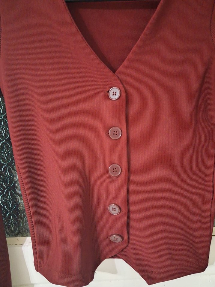 Bordo Düğmeli V Yaka Kadın Bluz - Görsel 3