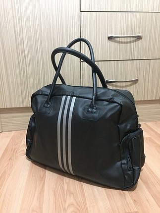 Sorunsuz tertemiz Adidas Çanta