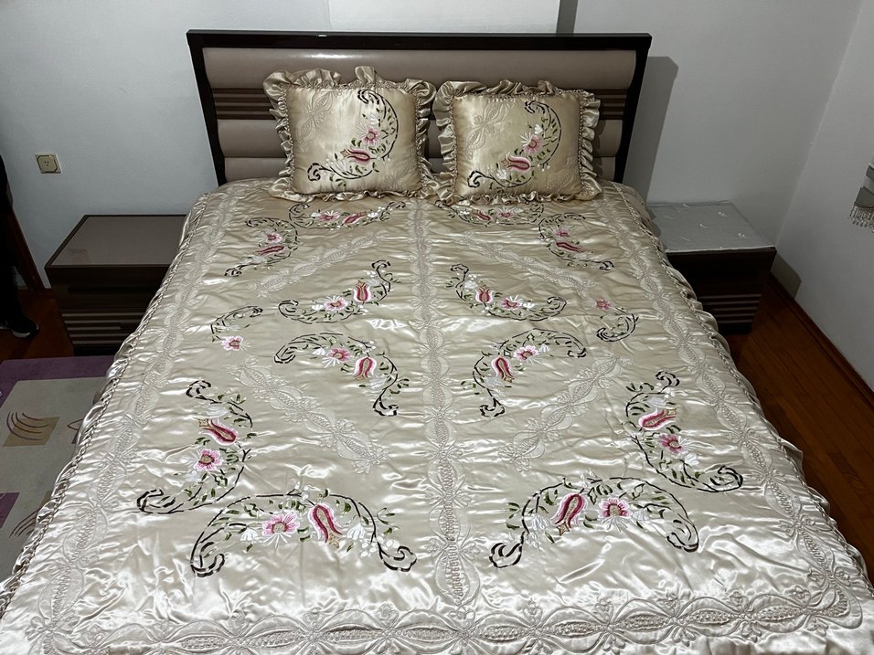 İşlemeli Parlak Beyaz Yatak Örtüsü - Görsel 5
