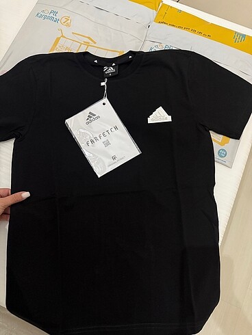 m Beden Adidas tişört