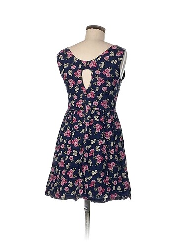 m Beden Vintage Love Kısa Elbise %70 İndirimli.