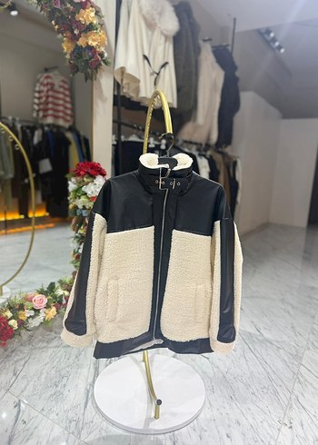 Beyaz Kürklü Kısa Kesim Kadın Ceket - Görsel 2