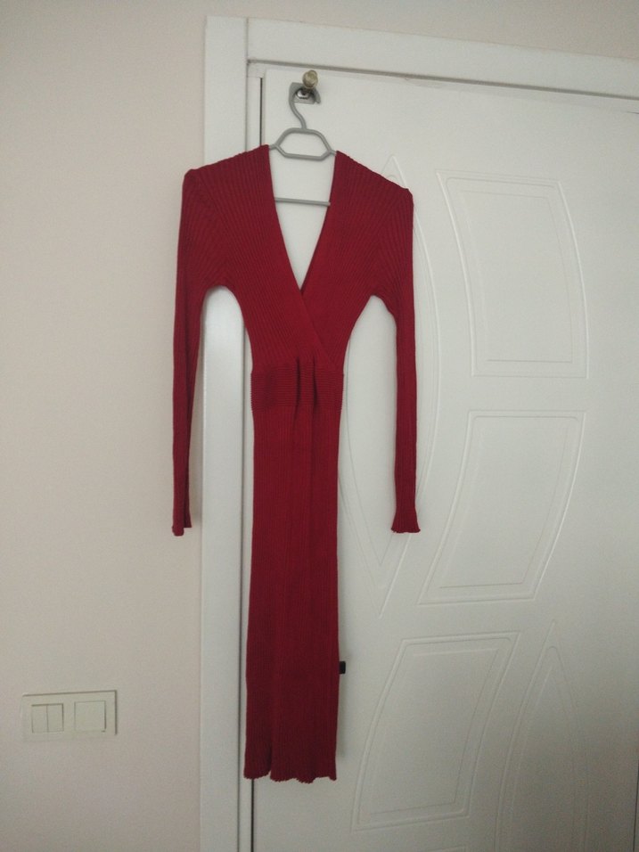 Koyu Kırmızı V Yakalı Uzun Triko Elbise - Görsel 3