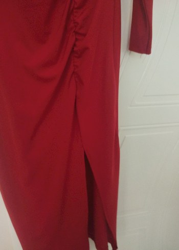 Uzun Kırmızı Drapeli V Yaka Elbise - Görsel 4