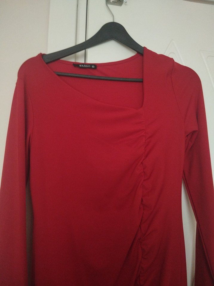 Uzun Kırmızı Drapeli V Yaka Elbise - Görsel 3