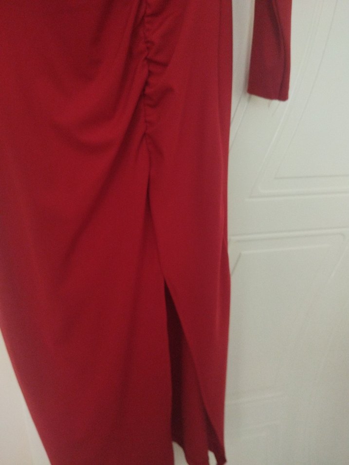 Uzun Kırmızı Drapeli V Yaka Elbise - Görsel 4