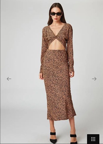 Leopar Desenli V Yaka Drapeli Mini Bluz - Görsel 2