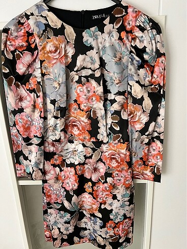 Zara çiçekli mini elbise