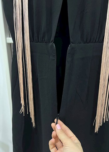 BCBG MAXAZRİA siyah saçaklı midi elbise - Görsel 4