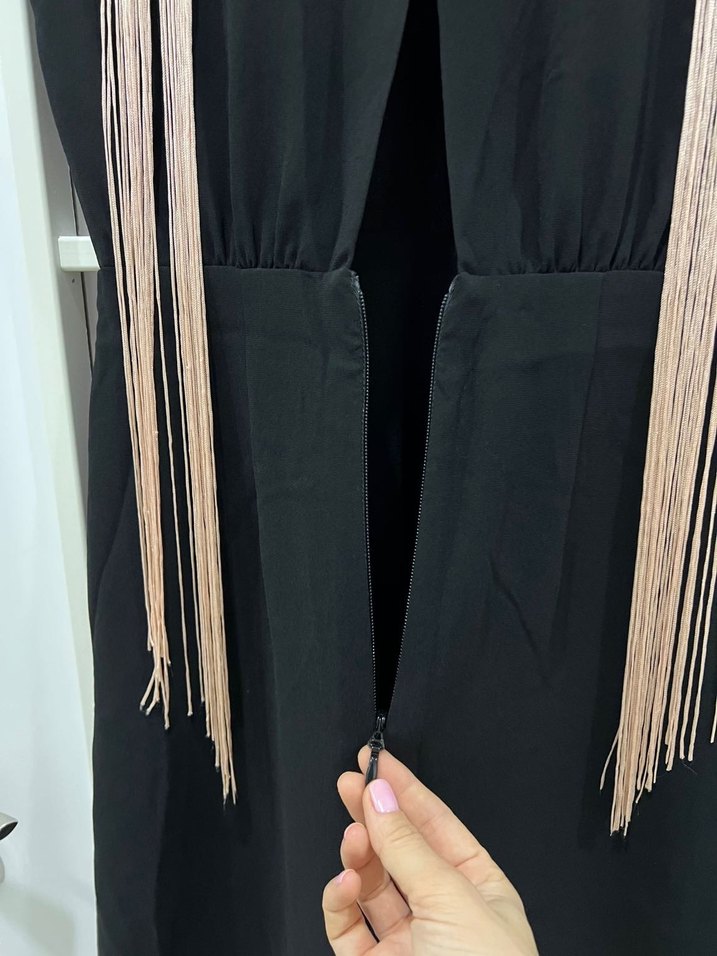 BCBG MAXAZRİA siyah saçaklı midi elbise - Görsel 4