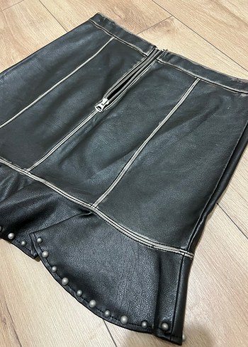 Zara deri görünümlü asimetrik mini etek - Görsel 7