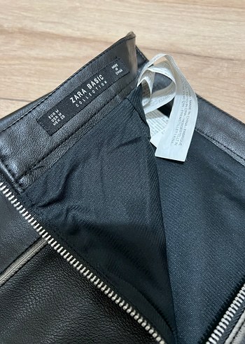 Zara deri görünümlü asimetrik mini etek - Görsel 5