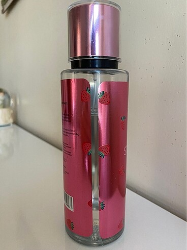 Diğer Angie Sweet Strawberry Vücut Spreyi