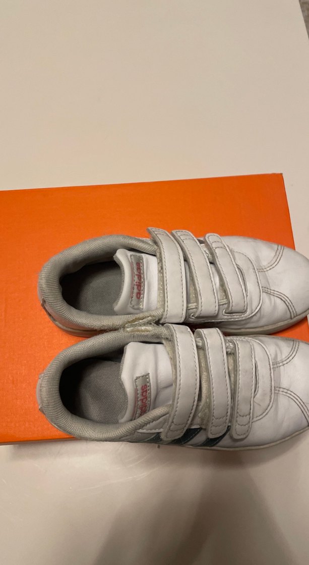 Beyaz Adidas Cırtlı Spor Ayakkabı - Görsel 4