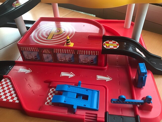 Beden Renk 3 katlı oyuncak araba otoparkı