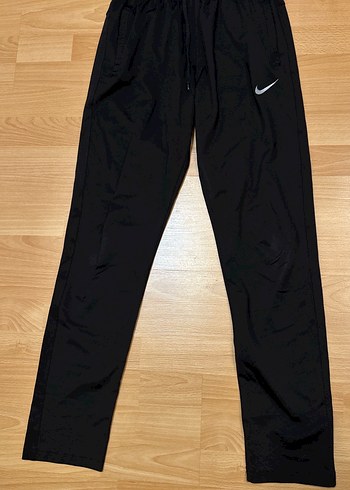 Kırmızı Üst ve Siyah Alt Eşofman Takımı - Görsel 7