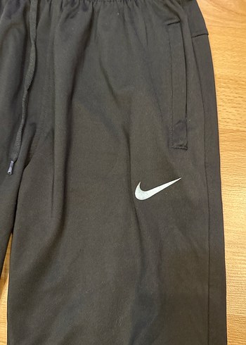 Kırmızı Üst ve Siyah Alt Eşofman Takımı - Görsel 8