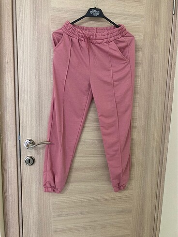 Pembe eşofman altı