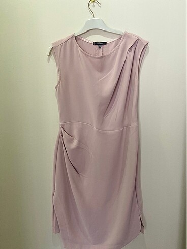 Pembe elbise