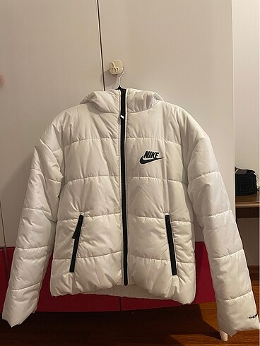 Nike mont